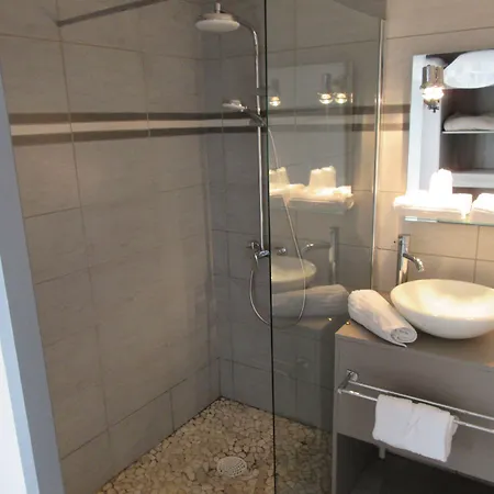 Hotel Contact De France 2*