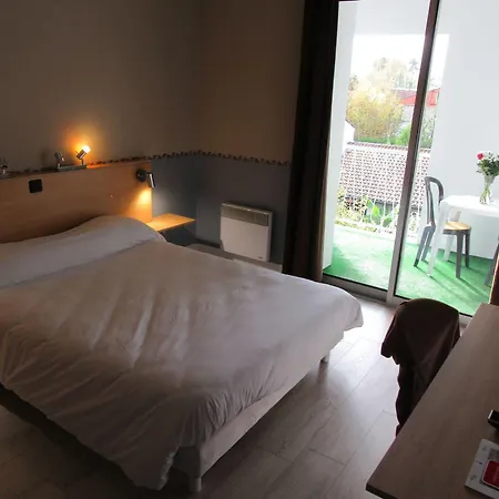 Hotel Contact De France